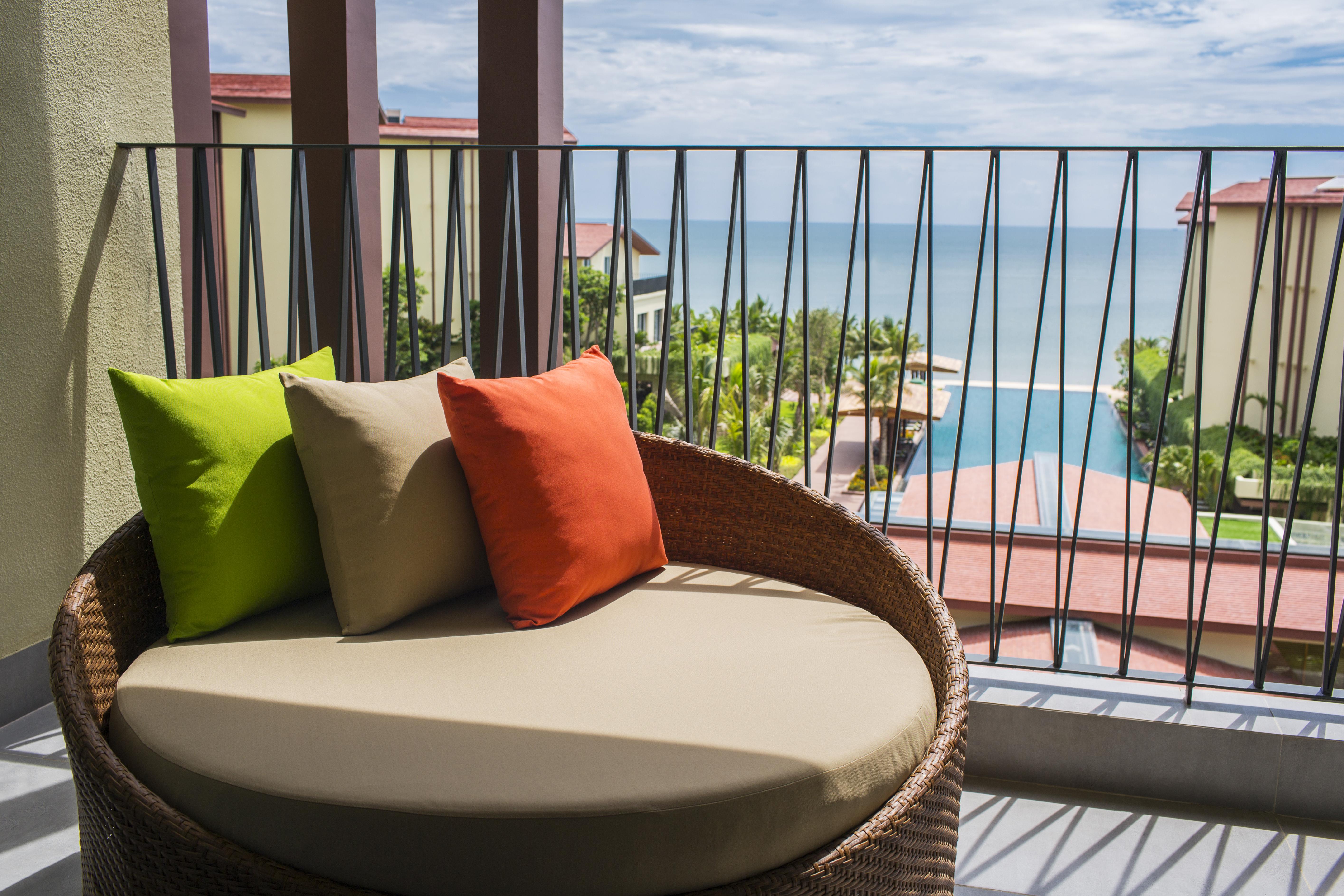 杜斯特公主月升海滩度假酒店 富国 外观 照片 A balcony at the resort