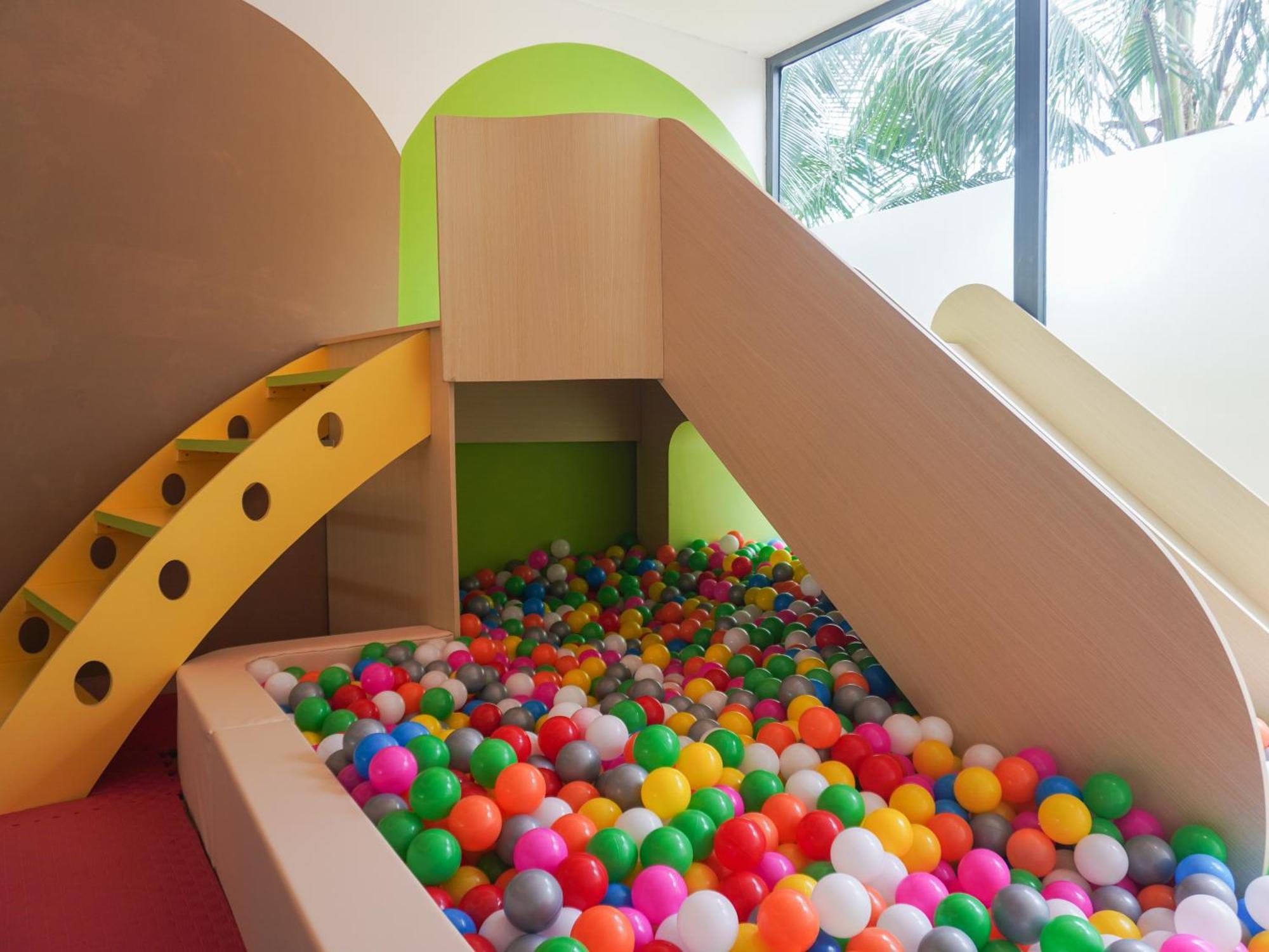 杜斯特公主月升海滩度假酒店 富国 外观 照片 A ball pit